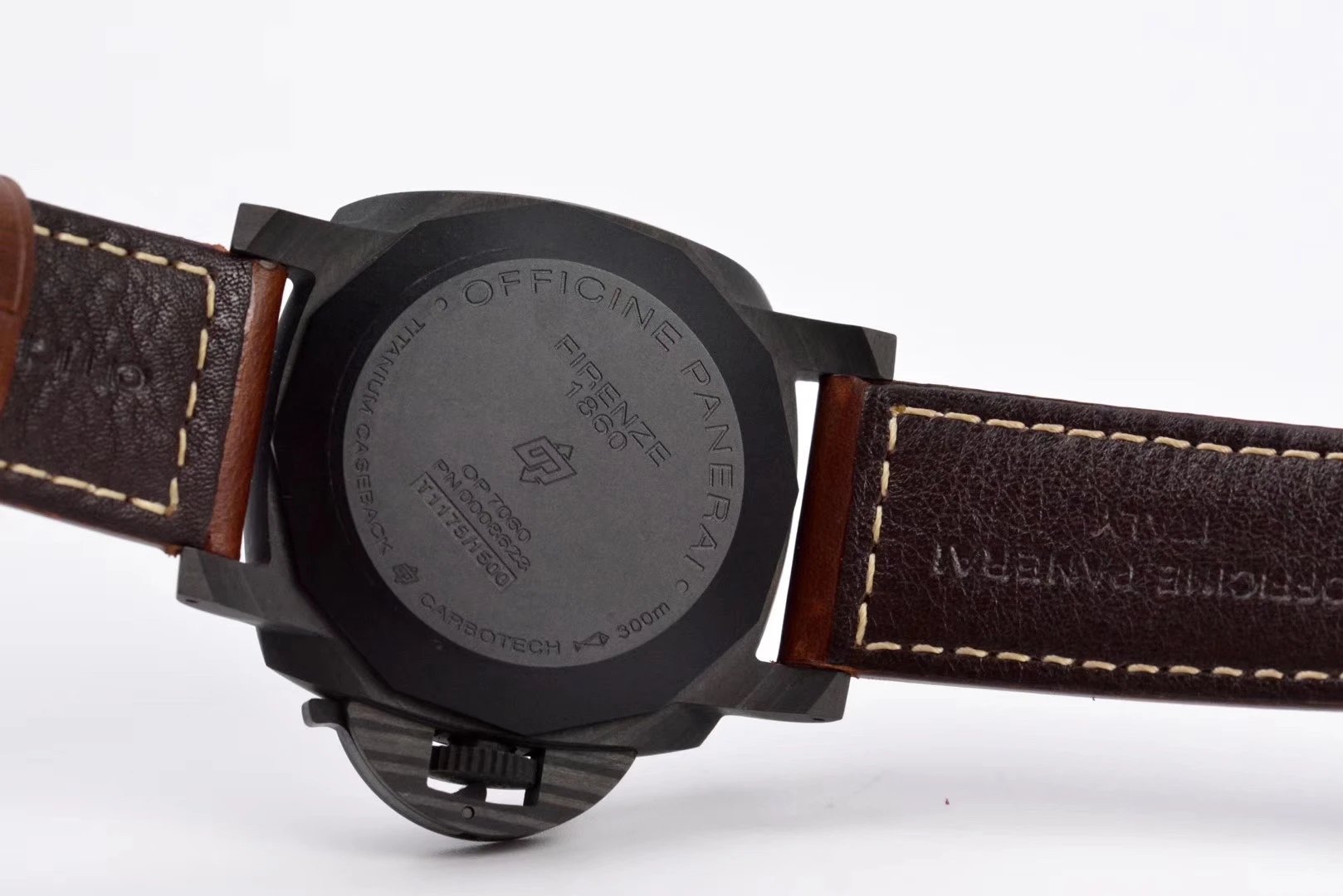 VS出品沛纳海碳纤维PAM661有情怀又有灵魂44mm防水男表市场最高版本碳纤维—VS沛.纳海PAM661腕表！有情怀又有灵魂的一款腕表！