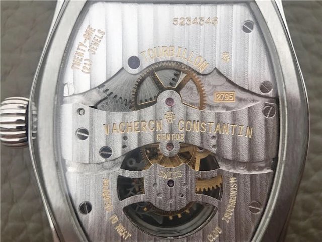 TF江诗马耳他30130/000P-9876手动陀飞轮机械手表,38x48毫米材料：电950铂金表壳厚度：13毫米表盘颜色：银色表盘形状：酒桶形表镜材质：蓝宝石水晶玻璃表带材