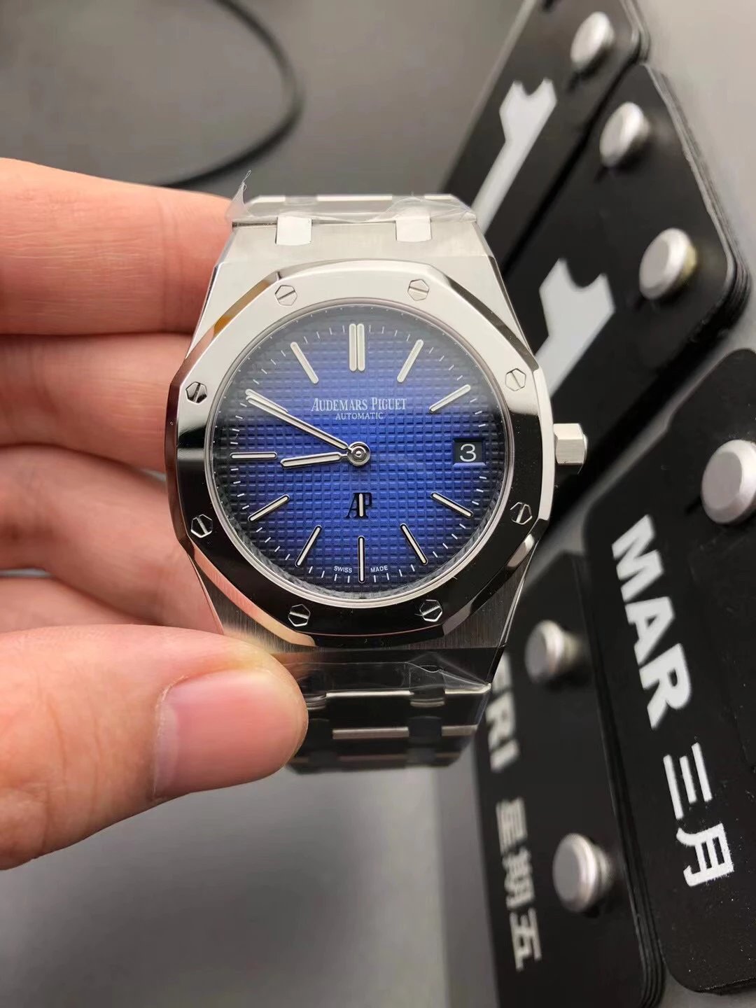 ZF爱彼皇家橡树系列15202IP烟熏蓝钢带男士机械手表